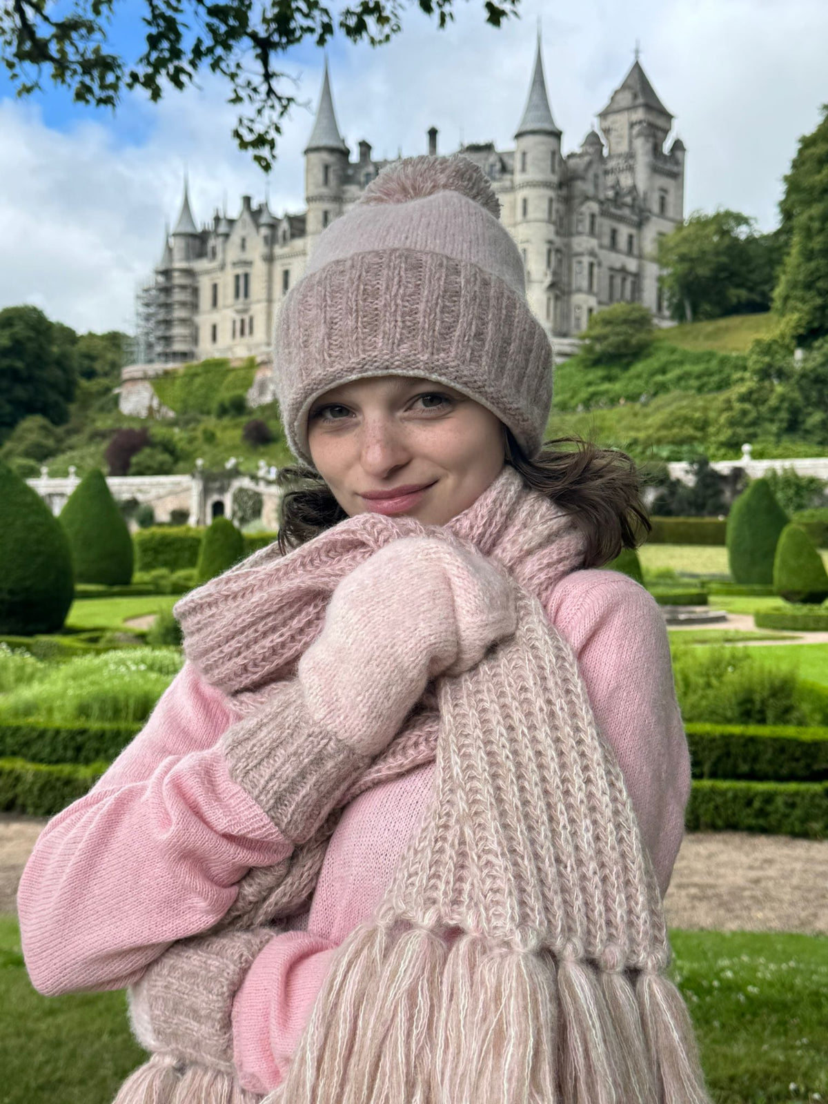 Elara ~ alpaca gebreide sjaal met franjes, powder pink dégradé