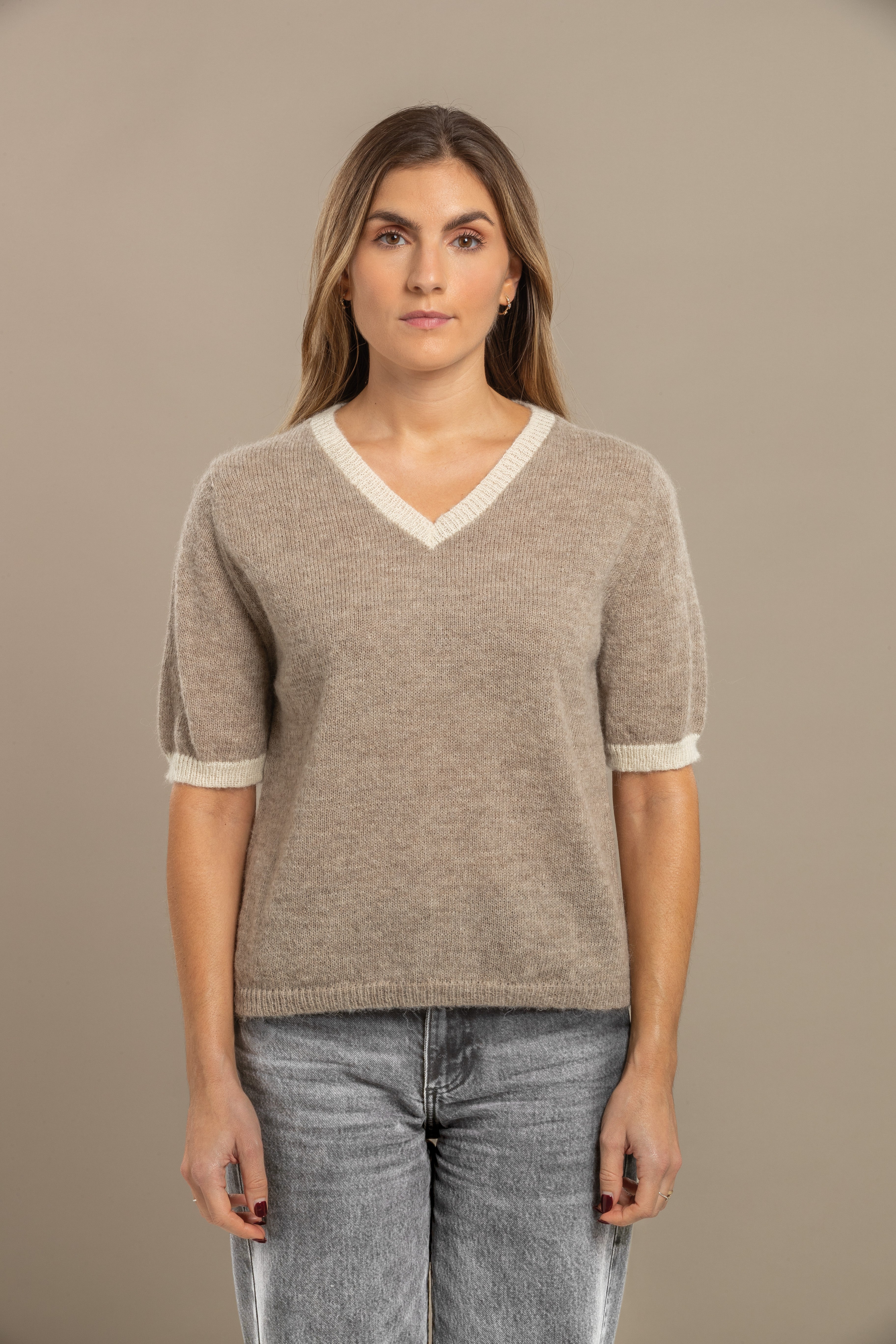 Rose T-shirt with V-neck