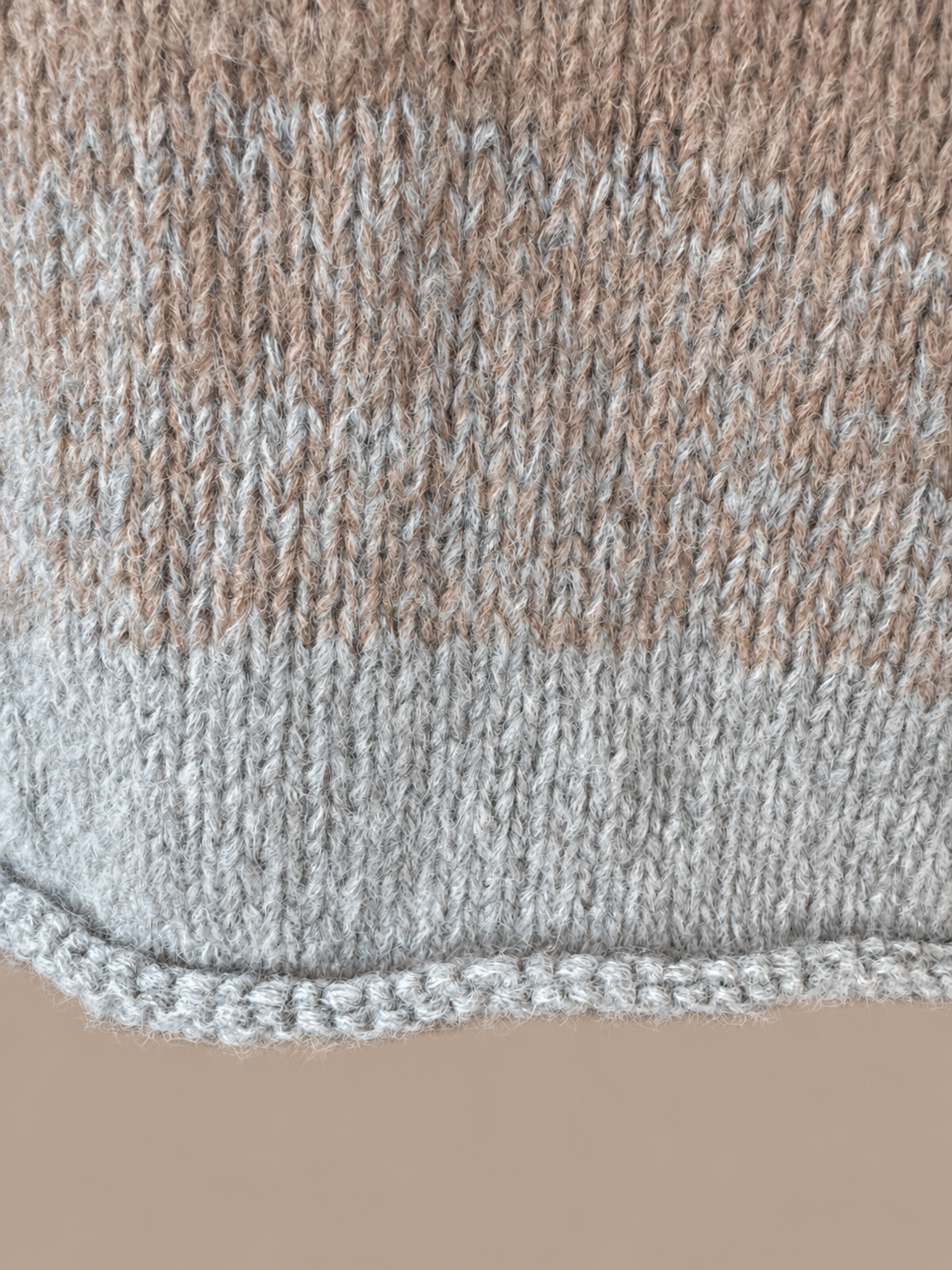 Eloïse ~ alpaca v-sweater, mushroom dégradé
